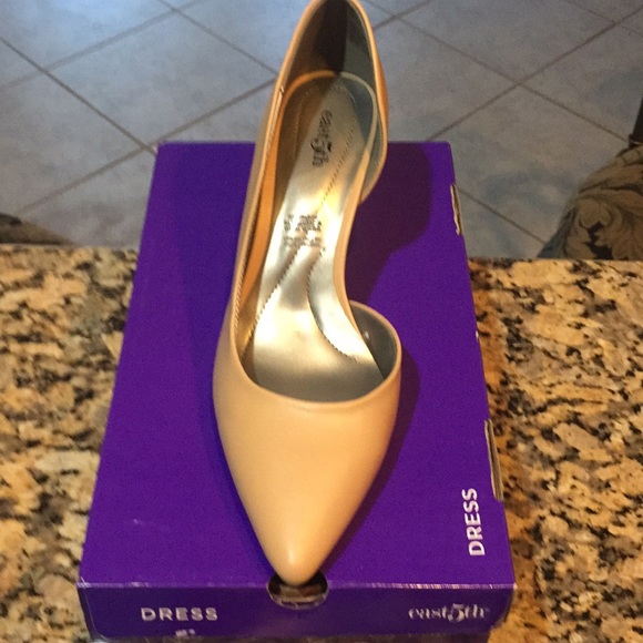 Beautiful Tan Pumps!❣️Brand New Never Worn! - Picture 4 of 4